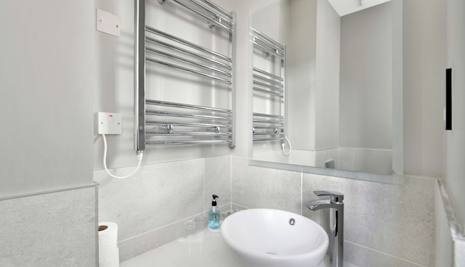 Radisson Blu Hotel, Perth - Superior Room bathroom