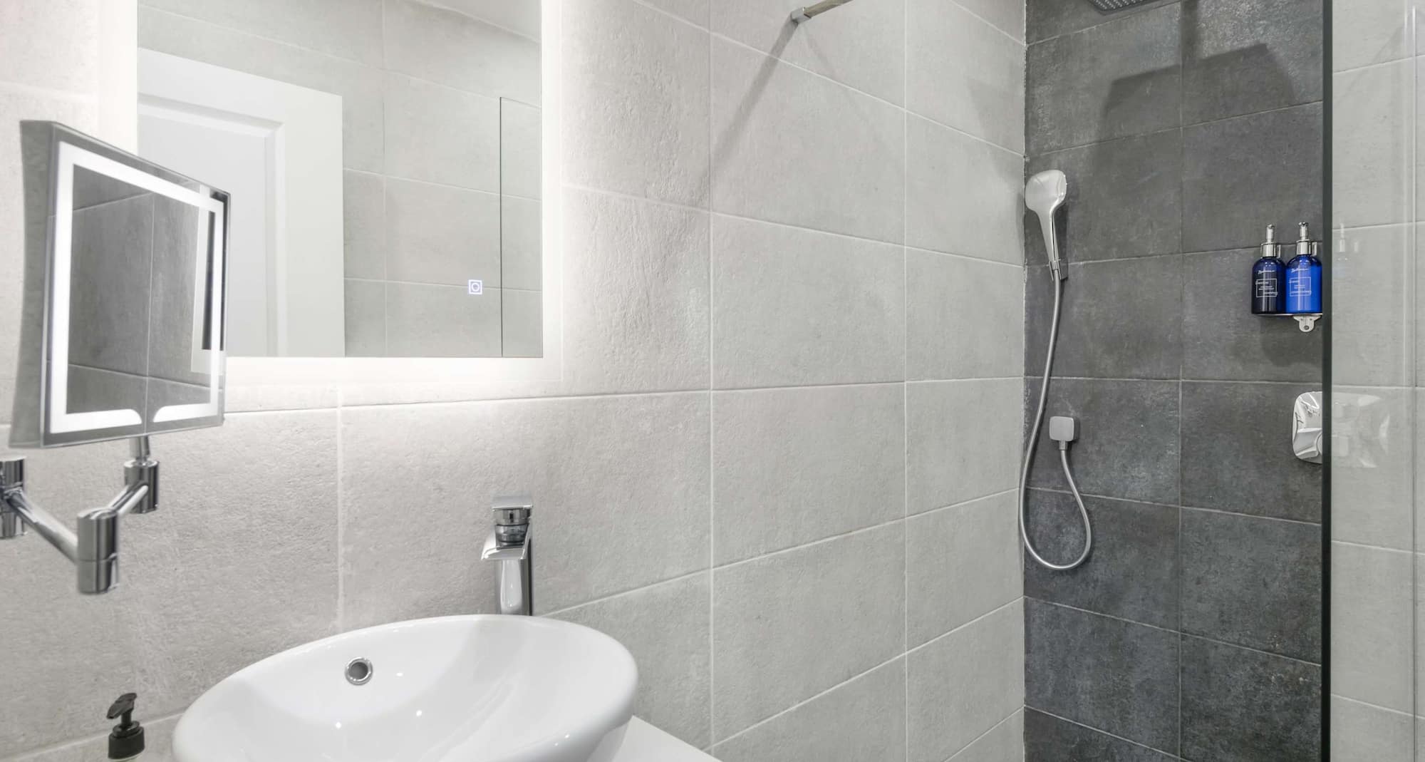 Radisson Blu Hotel, Perth - Guest room bathroom