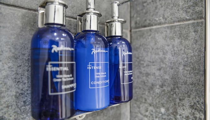 Radisson Blu Hotel, Perth - Bathroom amenities