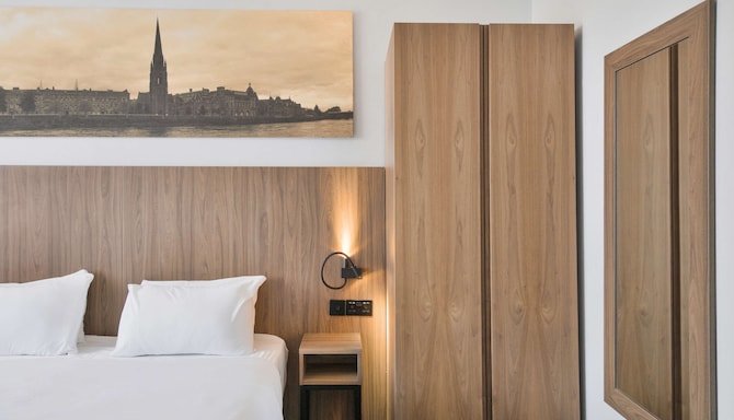 Radisson Blu Hotel, Perth - Guest room