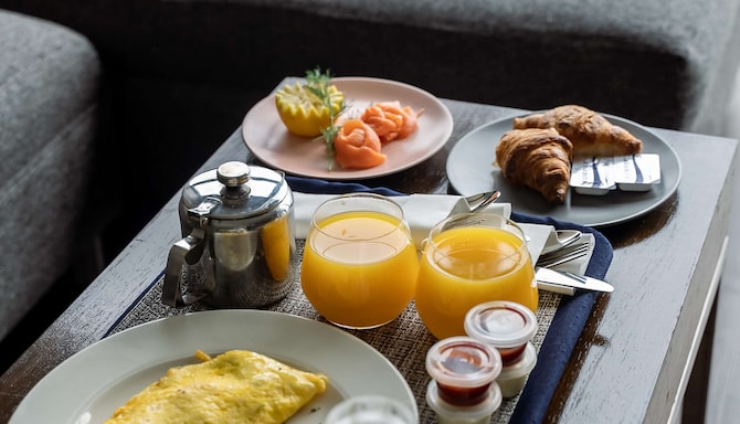 Radisson Blu Hotel, Port Elizabeth - Room Service - super breakfast