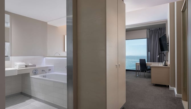 Radisson Blu Hotel, Port Elizabeth - Premium Room with ocean view