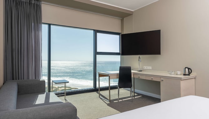 Radisson Blu Hotel, Port Elizabeth - Premium Room with ocean view
