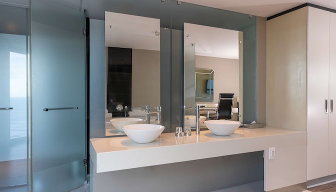 Radisson Blu Hotel, Port Elizabeth - Suite bathroom