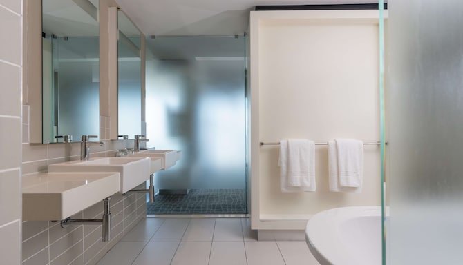 Radisson Blu Hotel, Port Elizabeth - Junior Suite bathroom