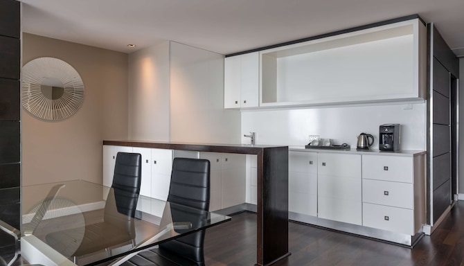 Radisson Blu Hotel, Port Elizabeth - Suite kitchenette