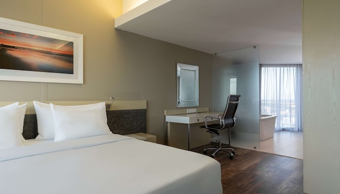 Radisson Blu Hotel, Port Elizabeth - Suite with ocean view