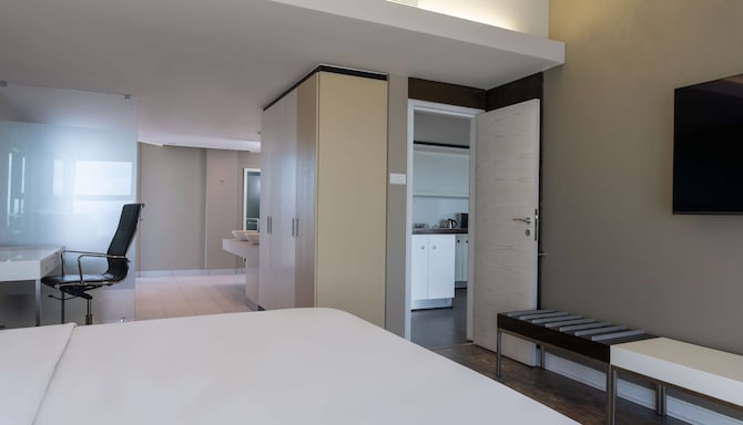 Radisson Blu Hotel, Port Elizabeth - Suite with ocean view