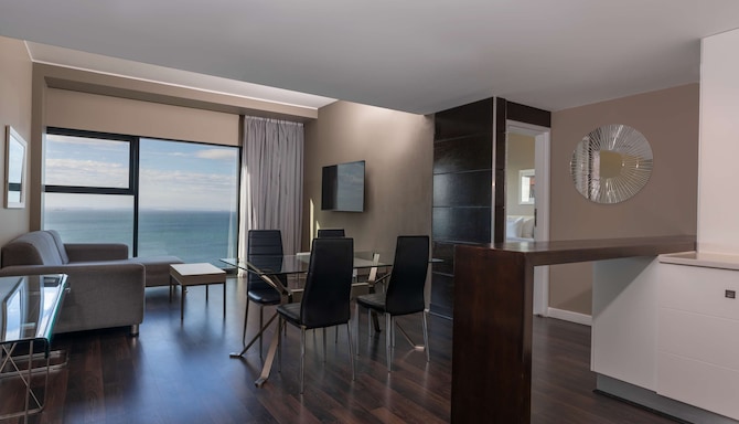 Radisson Blu Hotel, Port Elizabeth - Suite with ocean view