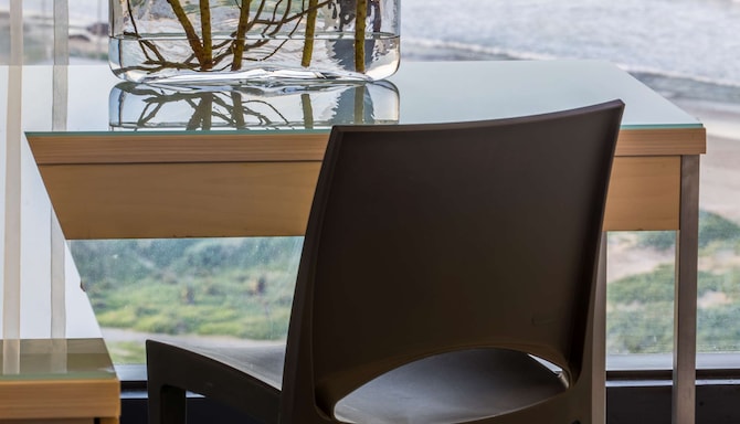 Radisson Blu Hotel, Port Elizabeth - Junior Suite desk & ocean view