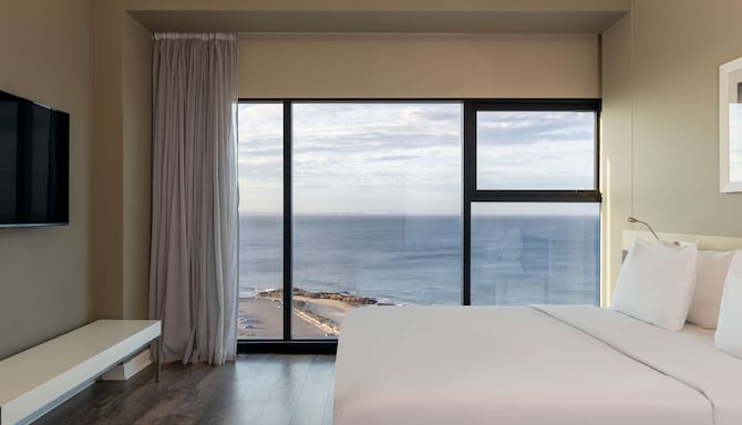 Radisson Blu Hotel, Port Elizabeth - Suite with ocean view