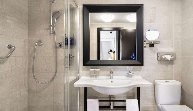 Radisson Blu Hotel, Prague - Suite Bad