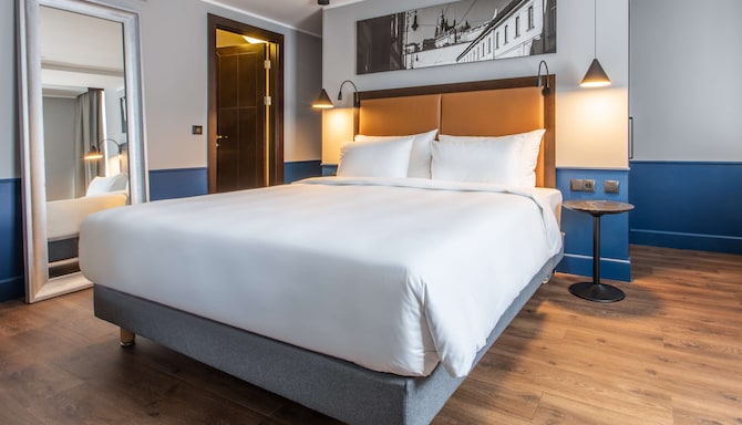 Radisson Blu Hotel, Prague - Two Bedroom Suite - Second Bedroom