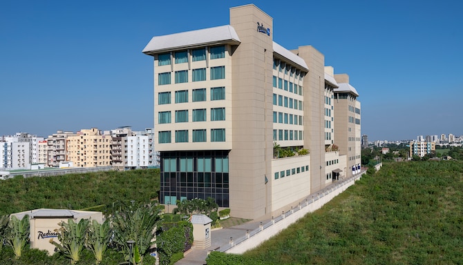 Radisson Blu Hotel, Pune Hinjawadi - Hotel video