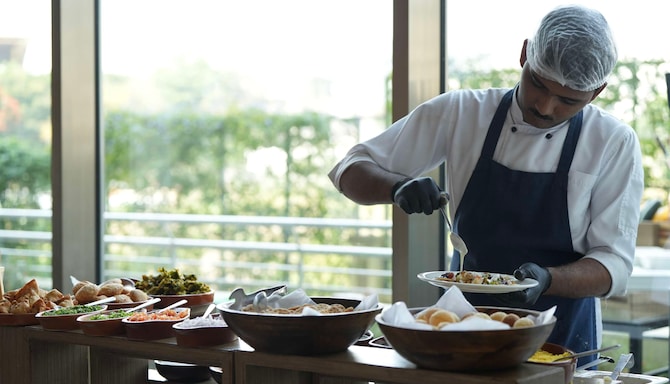 Radisson Blu Hotel, Pune Hinjawadi - Live Kitchen