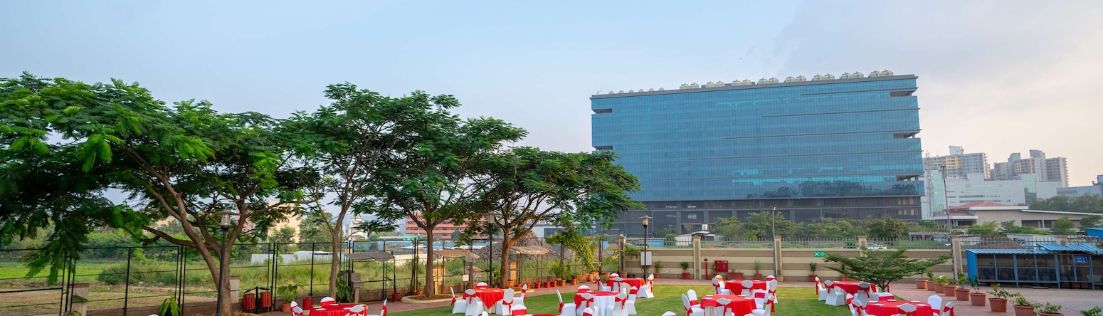 Radisson Blu Hotel, Pune Hinjawadi - LAWN