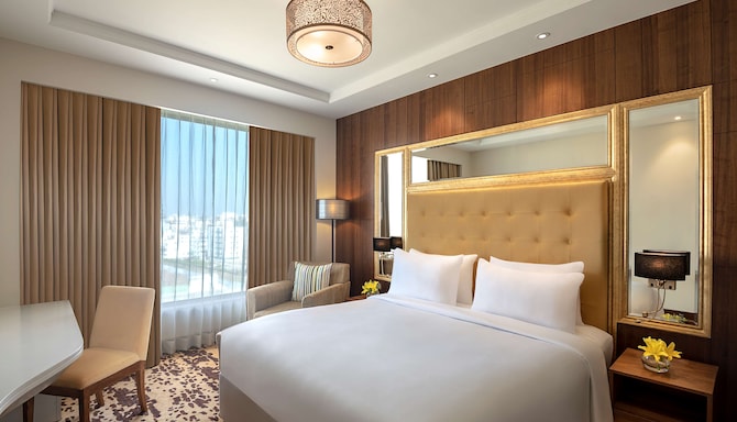 Radisson Blu Hotel, Pune Hinjawadi - Suite Room