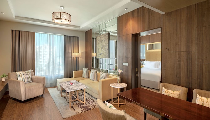 Radisson Blu Hotel, Pune Hinjawadi - Suite Room