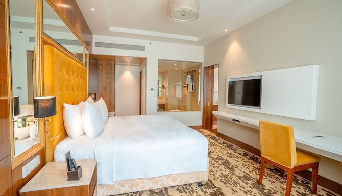 Radisson Blu Hotel, Pune Hinjawadi - SUITE ROOM