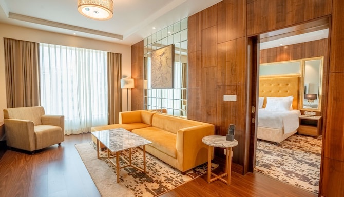 Radisson Blu Hotel, Pune Hinjawadi - SUITE ROOM