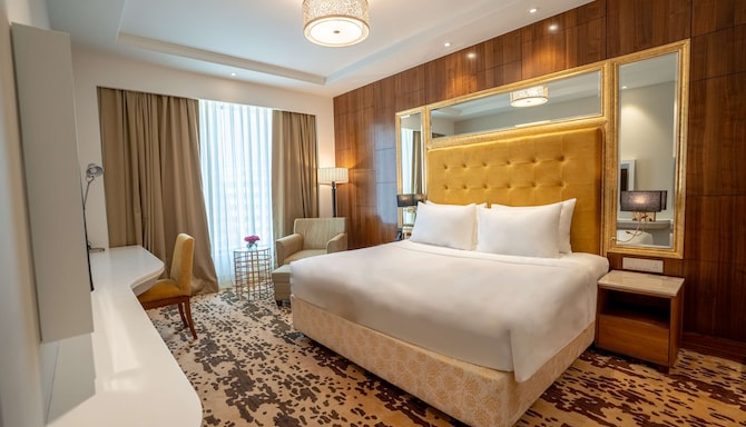 Radisson Blu Hotel, Pune Hinjawadi - SUITE ROOM