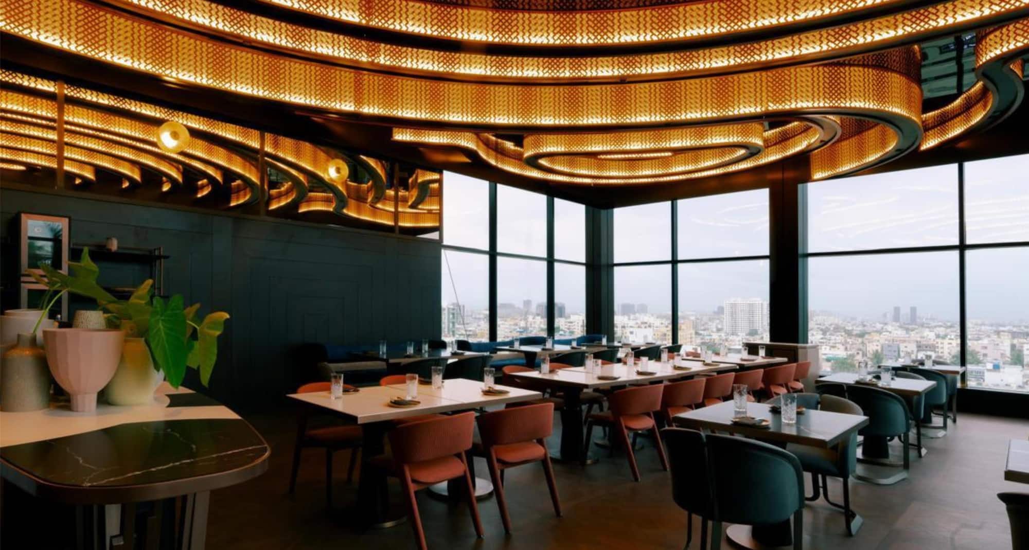 Radisson Blu Hotel, Pune Kharadi - HIGHDIVE BAR