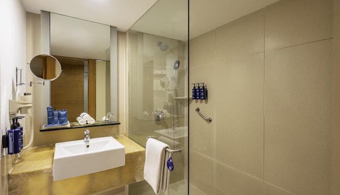 Radisson Blu Hotel, Pune Kharadi - Bathroom