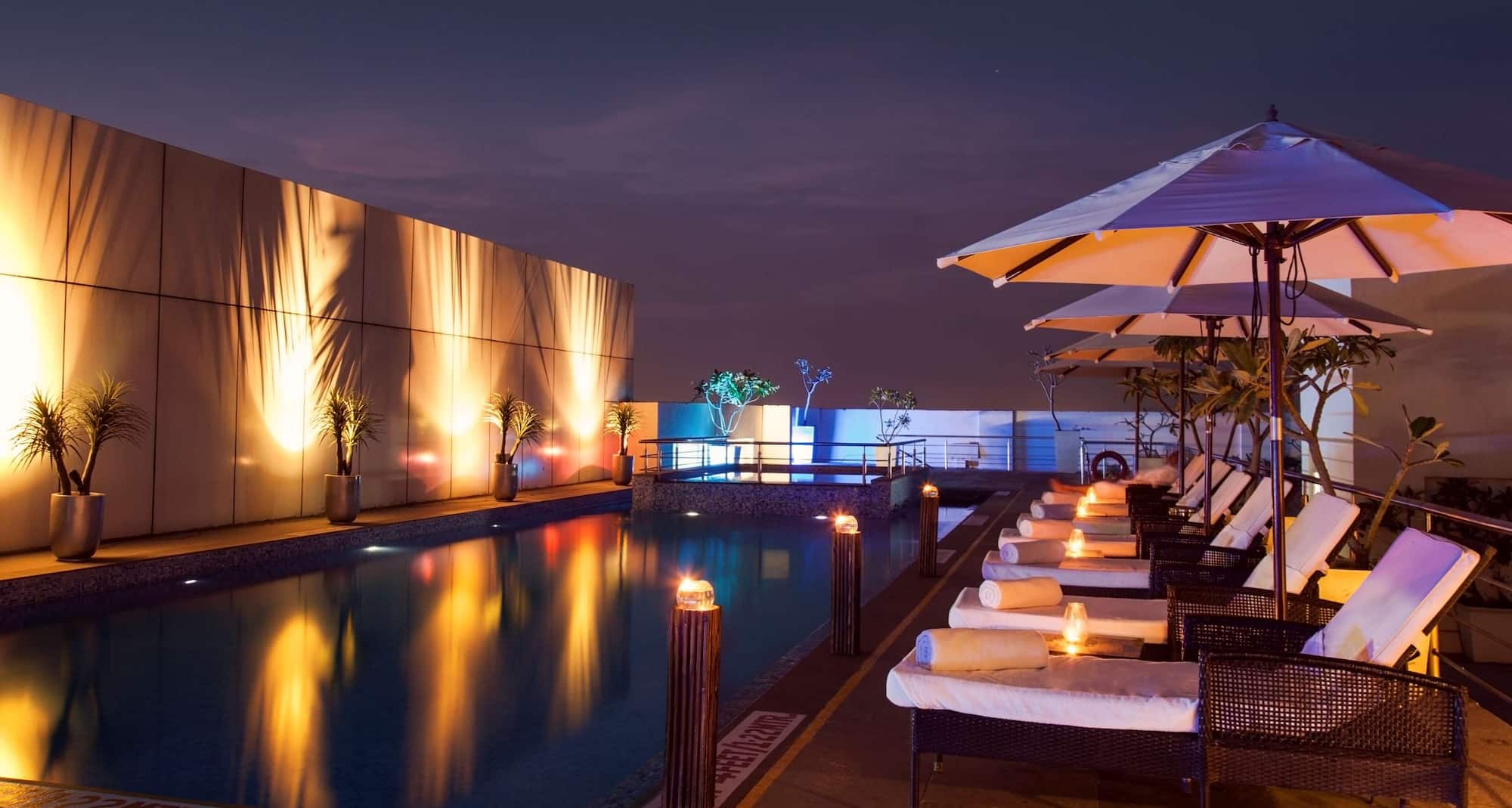 Radisson Blu Hotel Pune Kharadi - Roof Top Swimming Pool