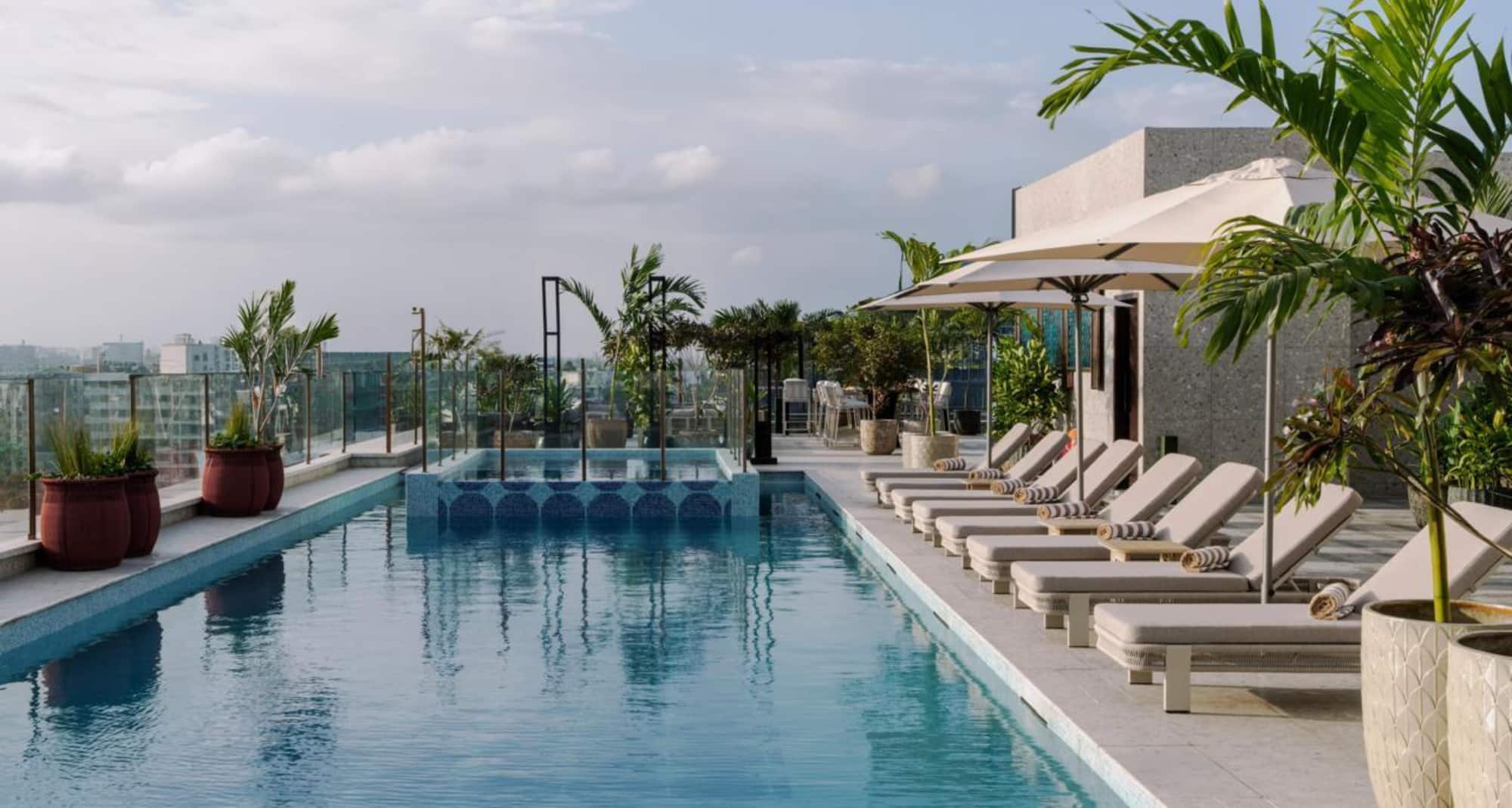 Radisson Blu Hotel, Pune Kharadi - Rooftop Pool