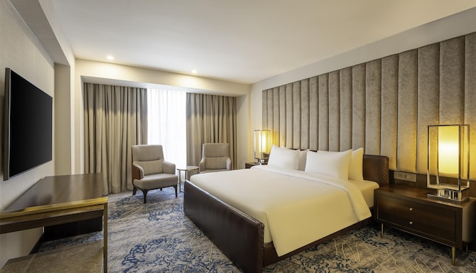 Radisson Blu Hotel, Pune Kharadi - Executive Suite  Room