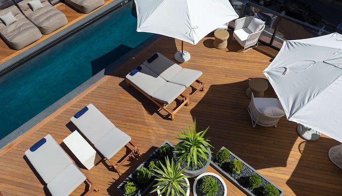 Radisson Blu Hotel and Residence, Cape Town - The Ghilbi Bar and Pool Terrace Bird s Eye View