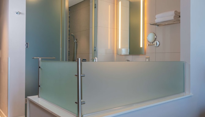 Radisson Blu Hotel & Residence, Maputo - Gjesterom bad