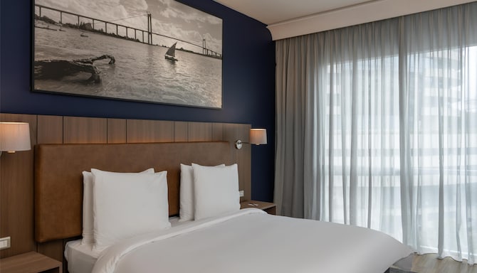 Radisson Blu Hotel and Residence, Maputo - Deluxe Room King with City View