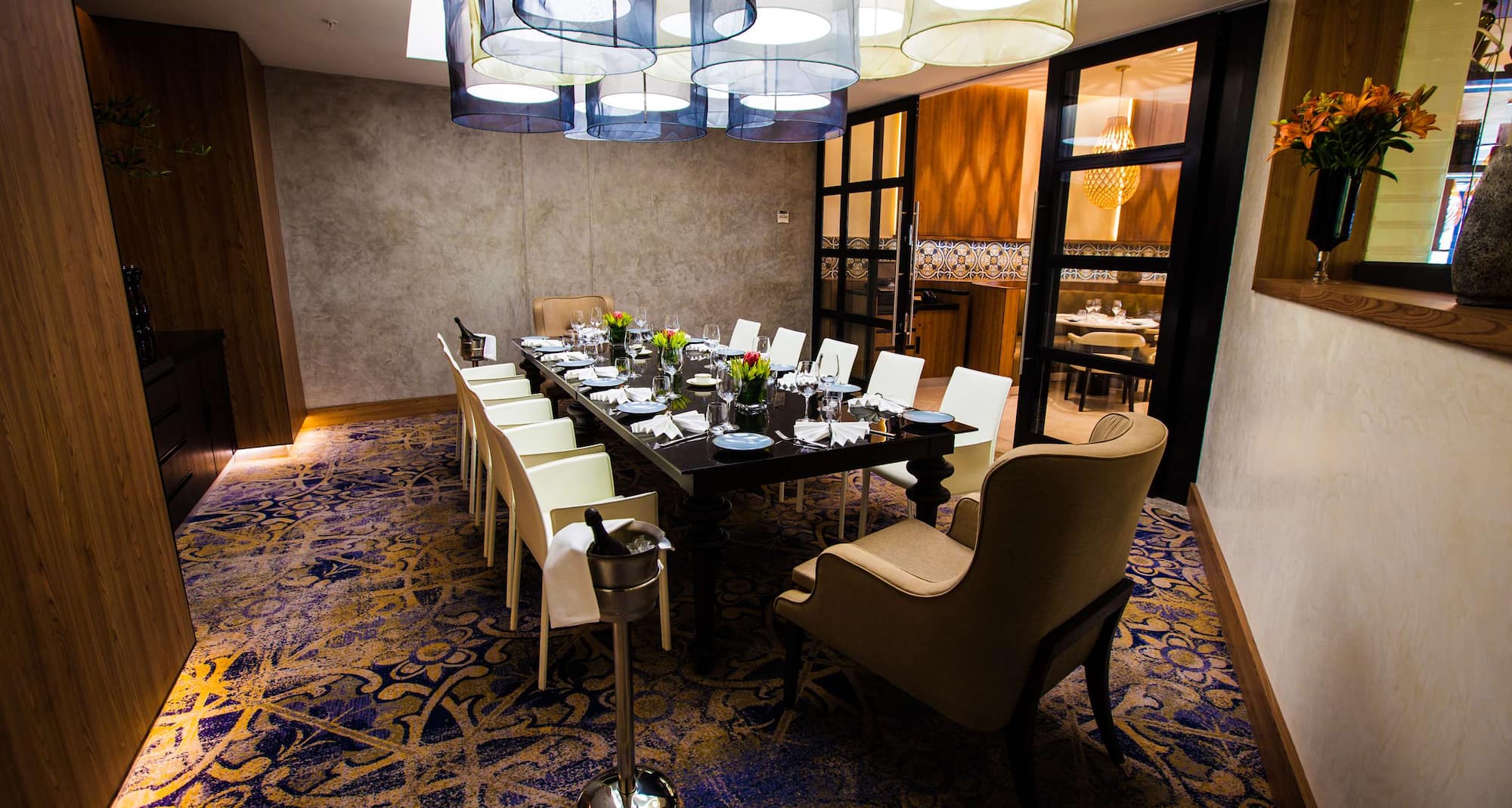 Radisson Blu Hotel and Residence, Maputo - Azul Restaurant Set Table