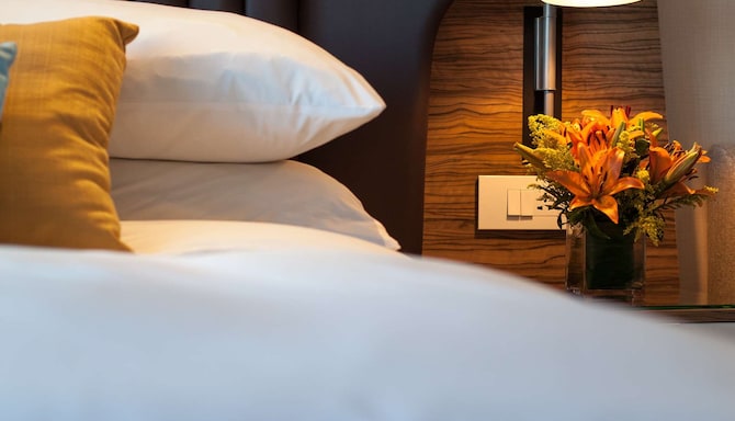 Radisson Blu Hotel & Residence, Maputo - Studio Apartment Bedside
