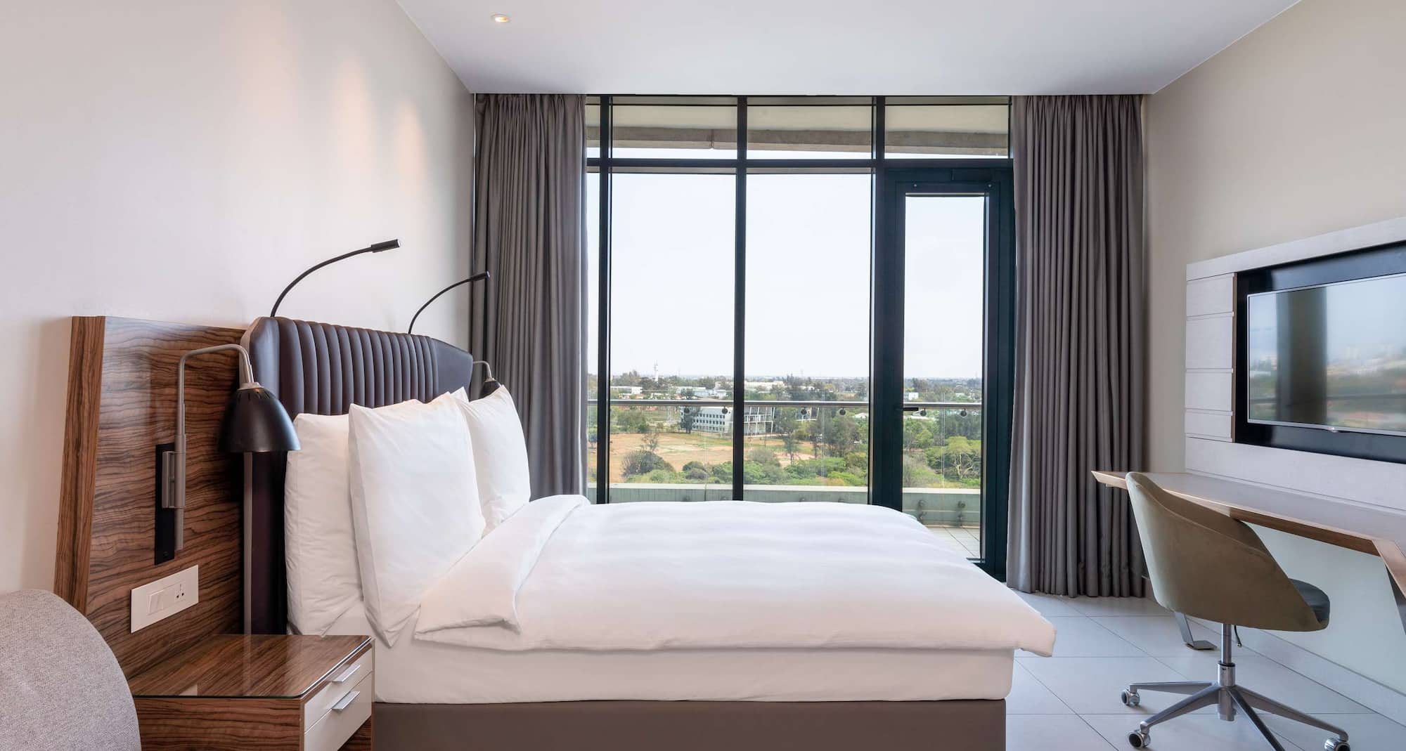 Radisson Blu Hotel and Residence, Maputo - Studio with city view and balcony