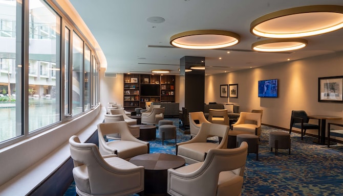 Radisson Blu Hotel and Residence Nairobi Arboretum - Biz lounge