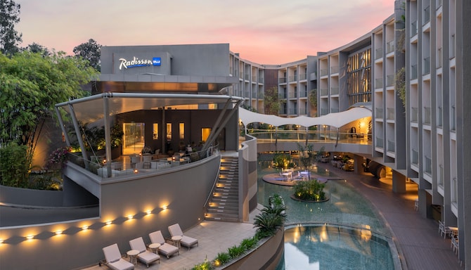 Radisson Blu Hotel & Residence, Nairobi Arboretum - Exterior Pool side