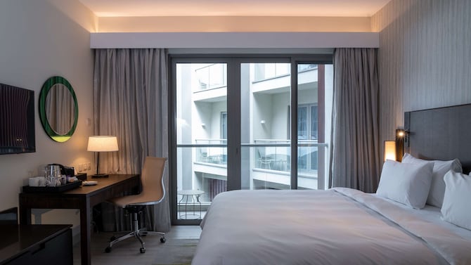 Radisson Blu Hotel and Residence Nairobi Arboretum - Superior Room - Pool View