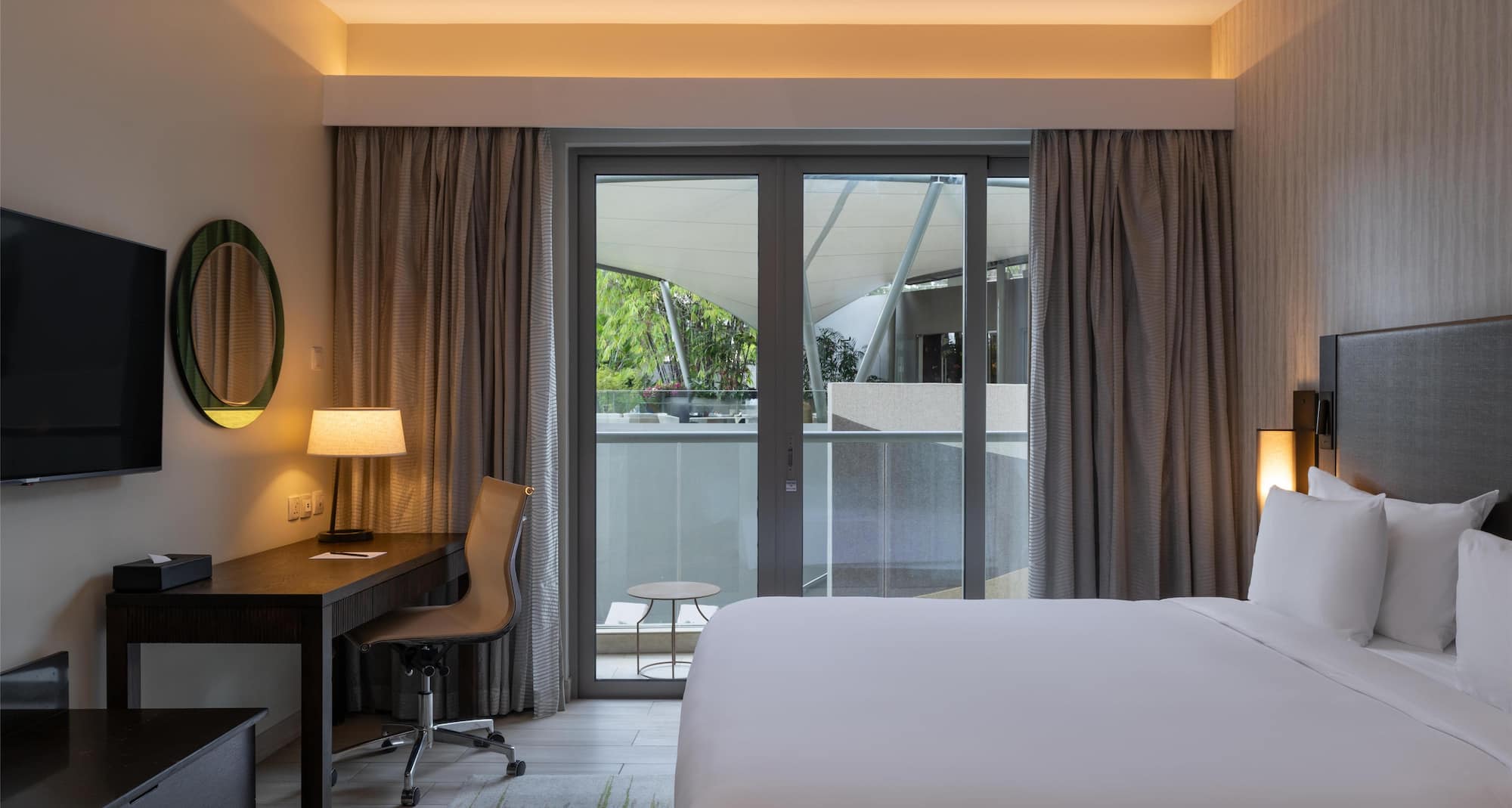 Radisson Blu Hotel and Residence, Nairobi Arboretum - Guest Room with Pool view