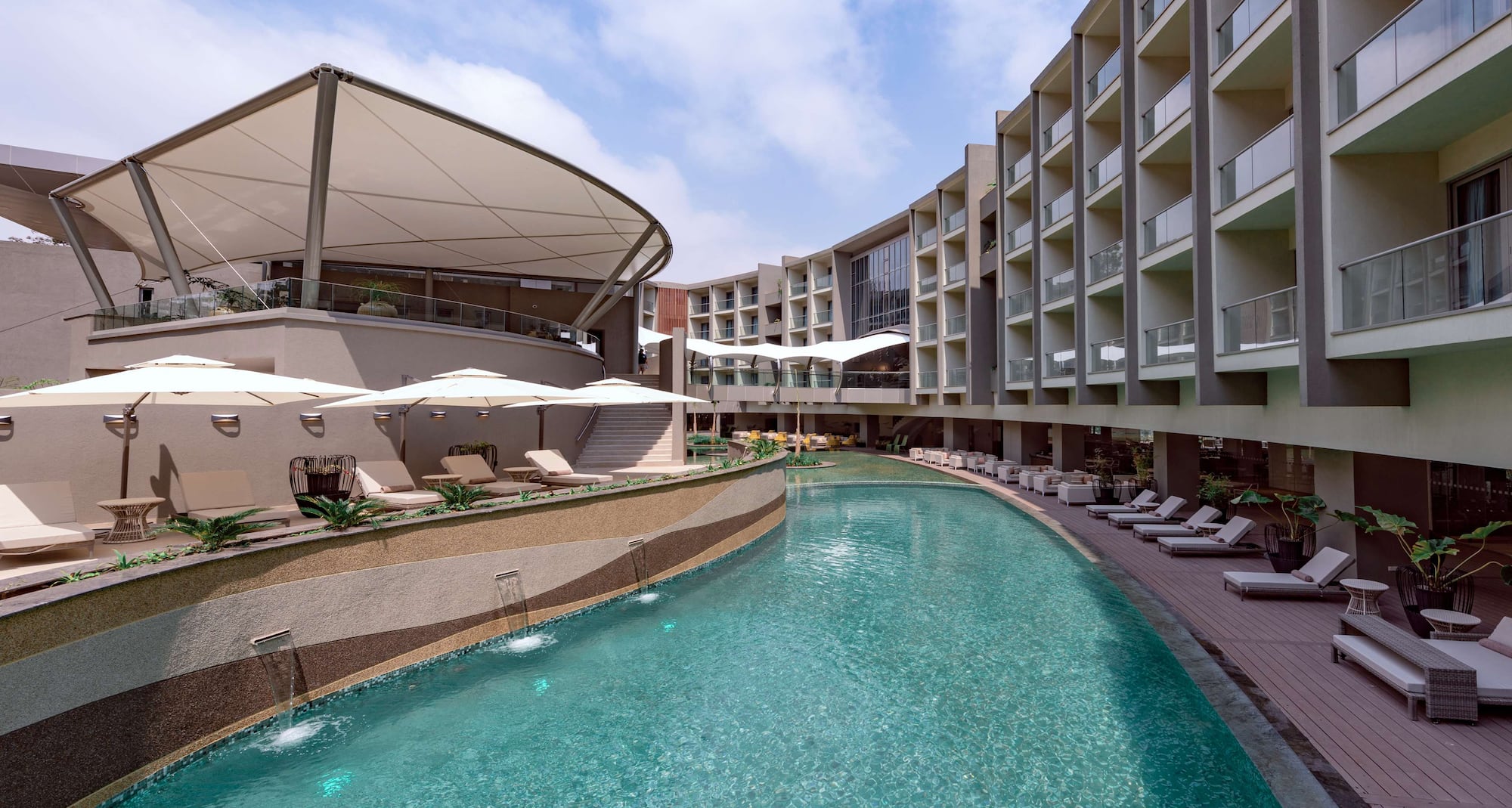 Radisson Blu Hotel & Residence, Nairobi Arboretum - أطلالة على بركة السباحة