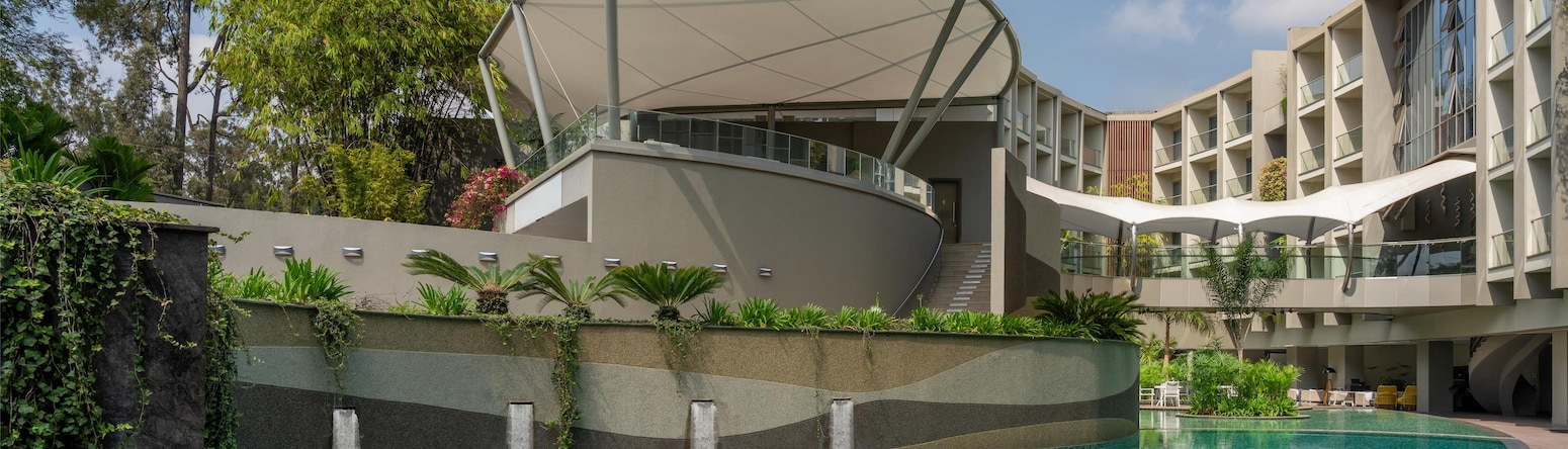 Radisson Blu Hotel and Residence, Nairobi Arboretum - Pool