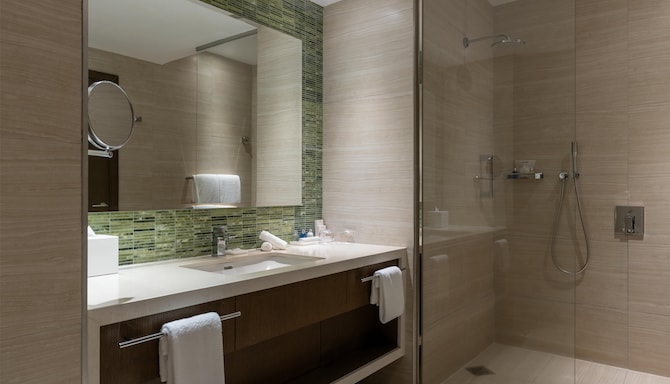Radisson Blu Hotel & Residence, Nairobi Arboretum - Junior Suite Bathroom