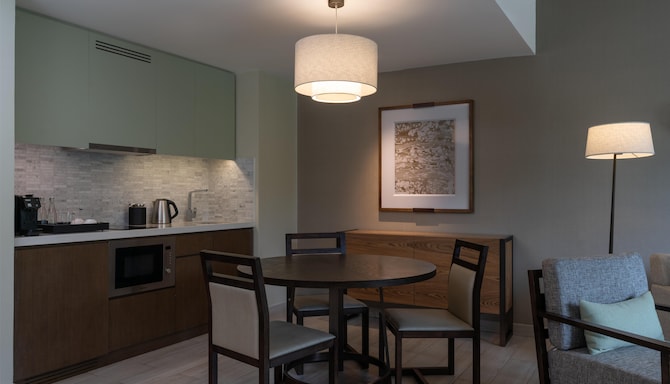 Radisson Blu Hotel & Residence, Nairobi Arboretum - Junior Suite Dining area