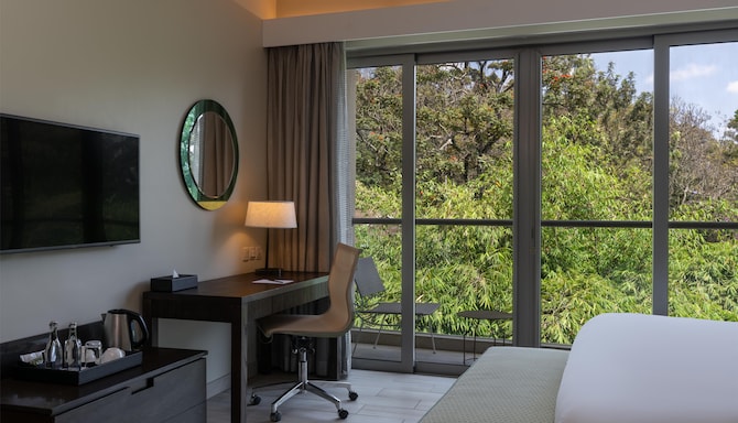 Radisson Blu Hotel & Residence, Nairobi Arboretum - Junior Suite with Balcony