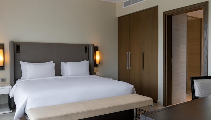 Radisson Blu Hotel & Residence, Nairobi Arboretum - Presidential Suite Second Bedroom