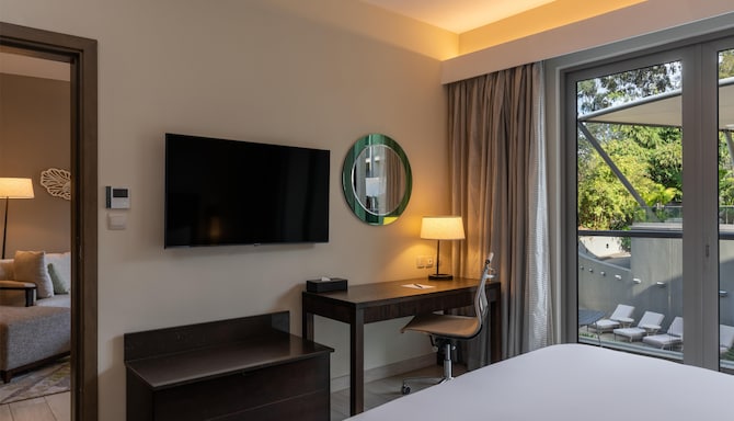 Radisson Blu Hotel & Residence, Nairobi Arboretum - One Bedroom Suite Pool view