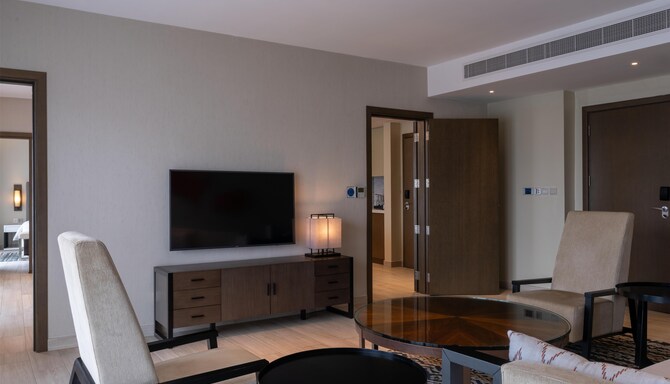 Radisson Blu Hotel & Residence, Nairobi Arboretum - Presidential Suite Living Room
