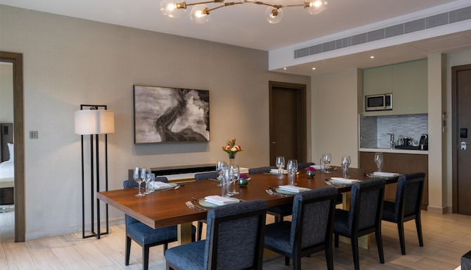 Radisson Blu Hotel & Residence, Nairobi Arboretum - Presidential Suite Dining Area