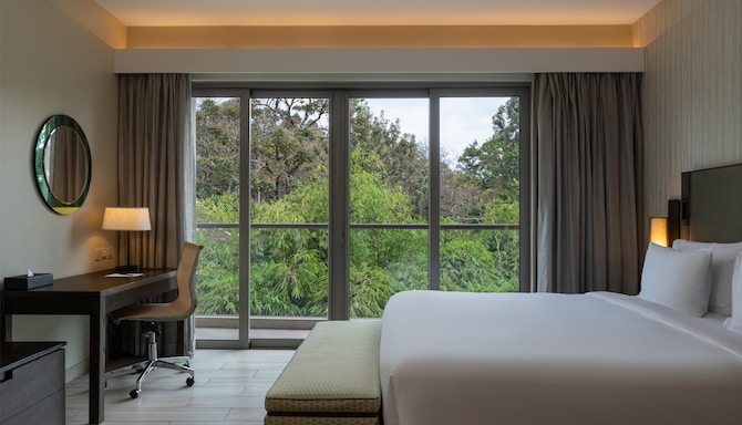 Radisson Blu Hotel & Residence, Nairobi Arboretum - Junior Suite Garden view